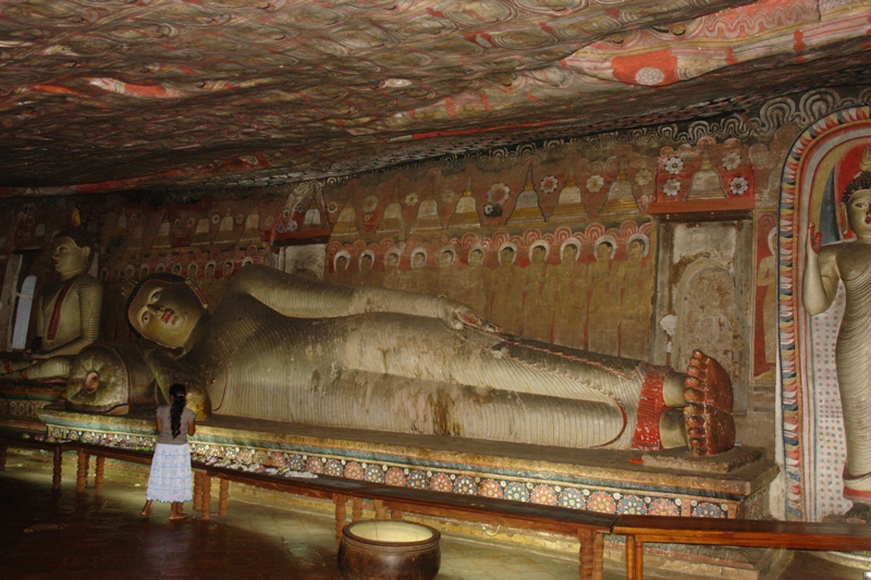    –  ,  (Dambulla - cave temple - sleeping Budda statue, Sri-Lanka)